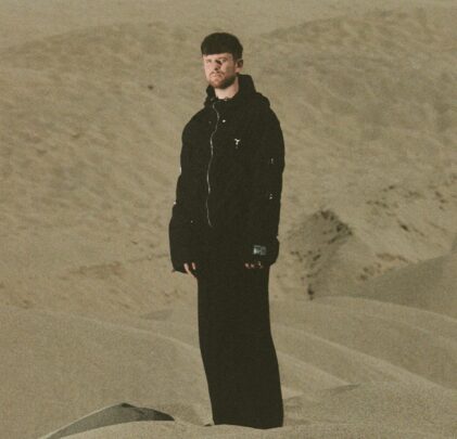 James Blake anuncia 'Playing Robots Into Heaven'