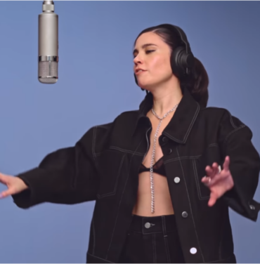 Javiera Mena estrena “Debilidad” en Colors Show