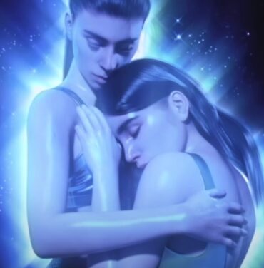 Javiera Mena estrena “Corazón Astral”