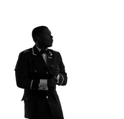 Jay Electronica comparte rimas