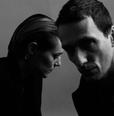 Jehnny Beth lanza una colección de historias eróticas