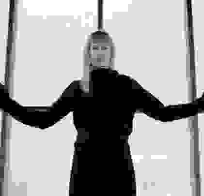 Jenny Hval estrena “The artist is absent”