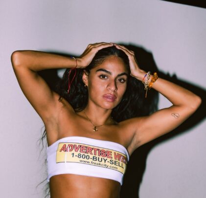 Jessie Reyez y Lil Wayne se encuentran en “Ridin”