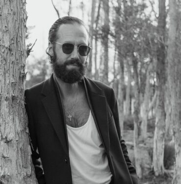 PREMIERE: Joshua Moriarty estrena “Savage Love”