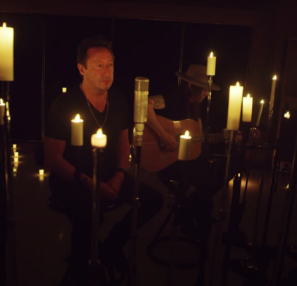 Mira a Julian Lennon interpretar “Imagine”