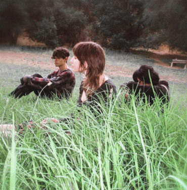 Sube al auto y emprende un viaje frenético con Julie