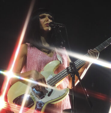 Khruangbin en el Pepsi Center WTC