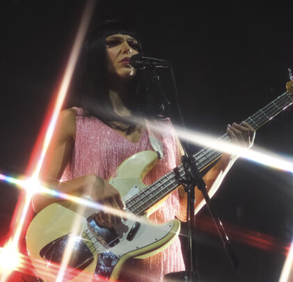 Khruangbin en el Pepsi Center WTC