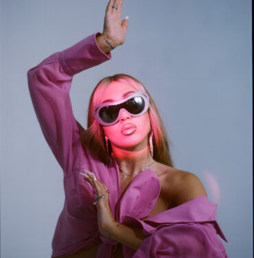 Kali Uchis estrena “La Luz”, junto a Jhay Cortez