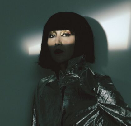 Karen O y Willie Nelson versionan “Under Pressure”