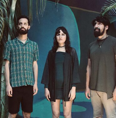 Karen y Los Remedios estrena “Las Muchachas”