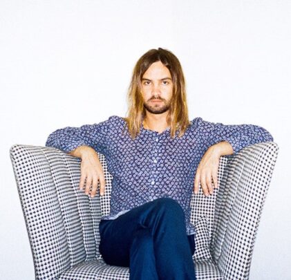 Kevin Parker se casó en secreto con Sophie Lawrence