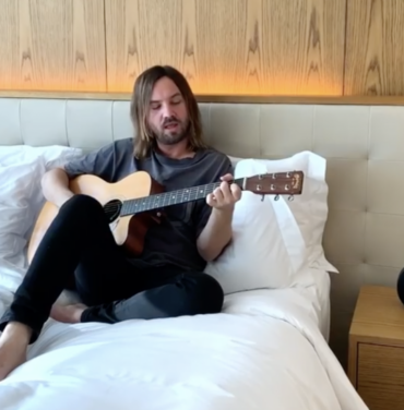 Tame Impala comparte cover de “Jealous Guy”