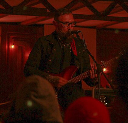 Gira en KAsas de Kill Aniston regresa junto a Sad Saturno