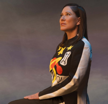 Kim Deal sorprende con “Nobody Loves You More”