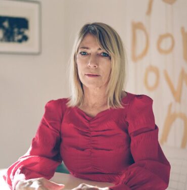 Kim Gordon recauda miles de dólares con venta de su guardarropa