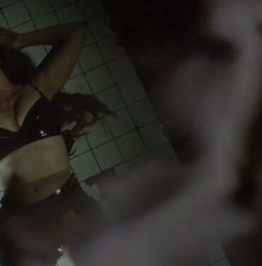 King Woman estrena “Psychic Wound” junto a nuevo videoclip