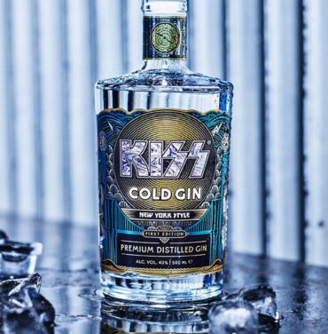 Kiss estrena su marca de ginebra, 'Cold Gin'