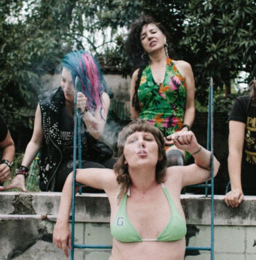 Escucha “Delivery De Vino”, el nuevo sencillo de Kumbia Queers