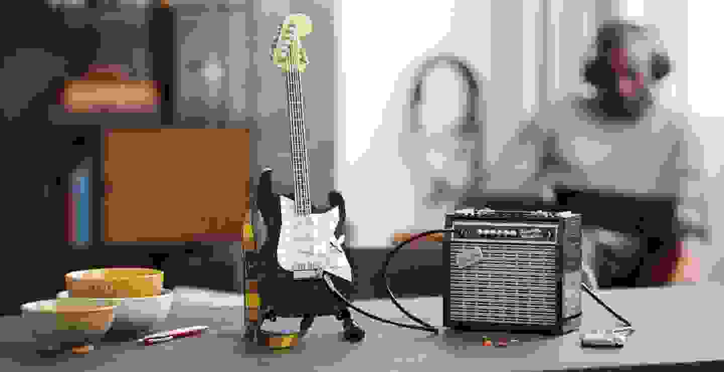 LEGO estrenará un set de guitarras Fender Stratocaster