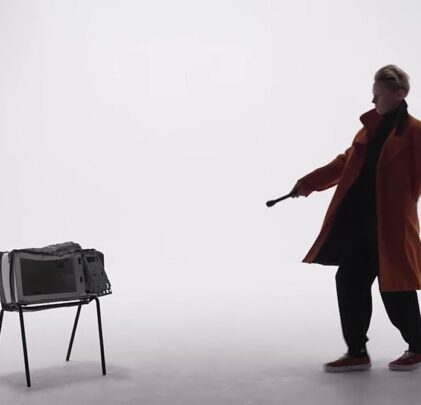 La Roux comparte su versión de “Damaged Goods”