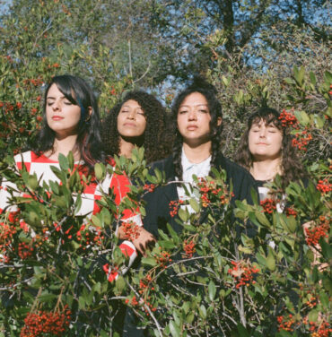 La Luz comparte “I’ll Go With You”