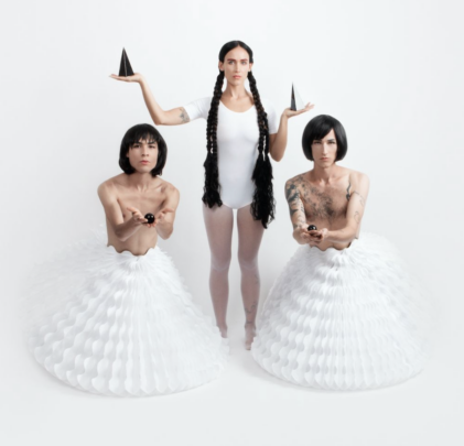 Escucha “Drink”, el adelanto del nuevo álbum de La Chica