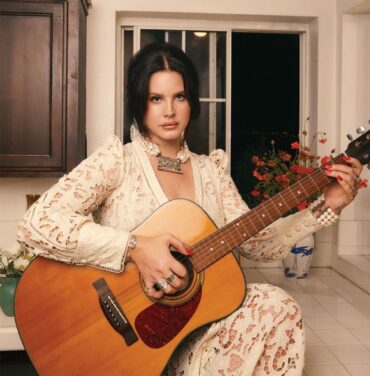 Lana Del Rey versiona “Blue Skies” de Irving Berlin