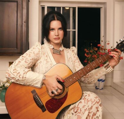 Lana Del Rey versiona “Blue Skies” de Irving Berlin