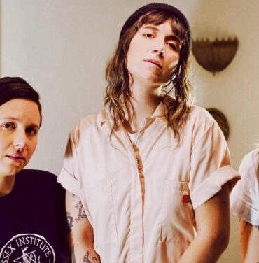 Las Nubes comparte el video oficial para “Tararear”