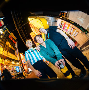 Escucha el nuevo álbum de Last Dinosaurs, 'From Mexico with Love'