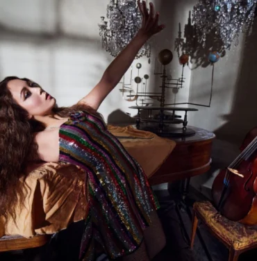 Laufey hace su regreso con “Silver Lining”