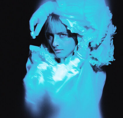 Escucha “Politesse”, el nuevo sencillo de Laurence-Anne