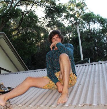 Liars presenta dos canciones