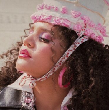 Lido Pimienta versiona “Declare Independence” de Björk