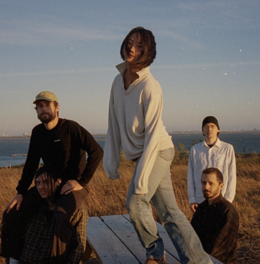 Lightning Bug presenta su LP 'A Color of the Sky'