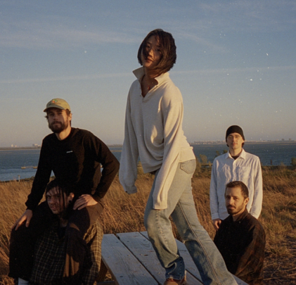 Lightning Bug presenta su LP 'A Color of the Sky'