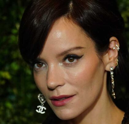 Lily Allen asegura que gana más con las fotos de sus pies que con su música