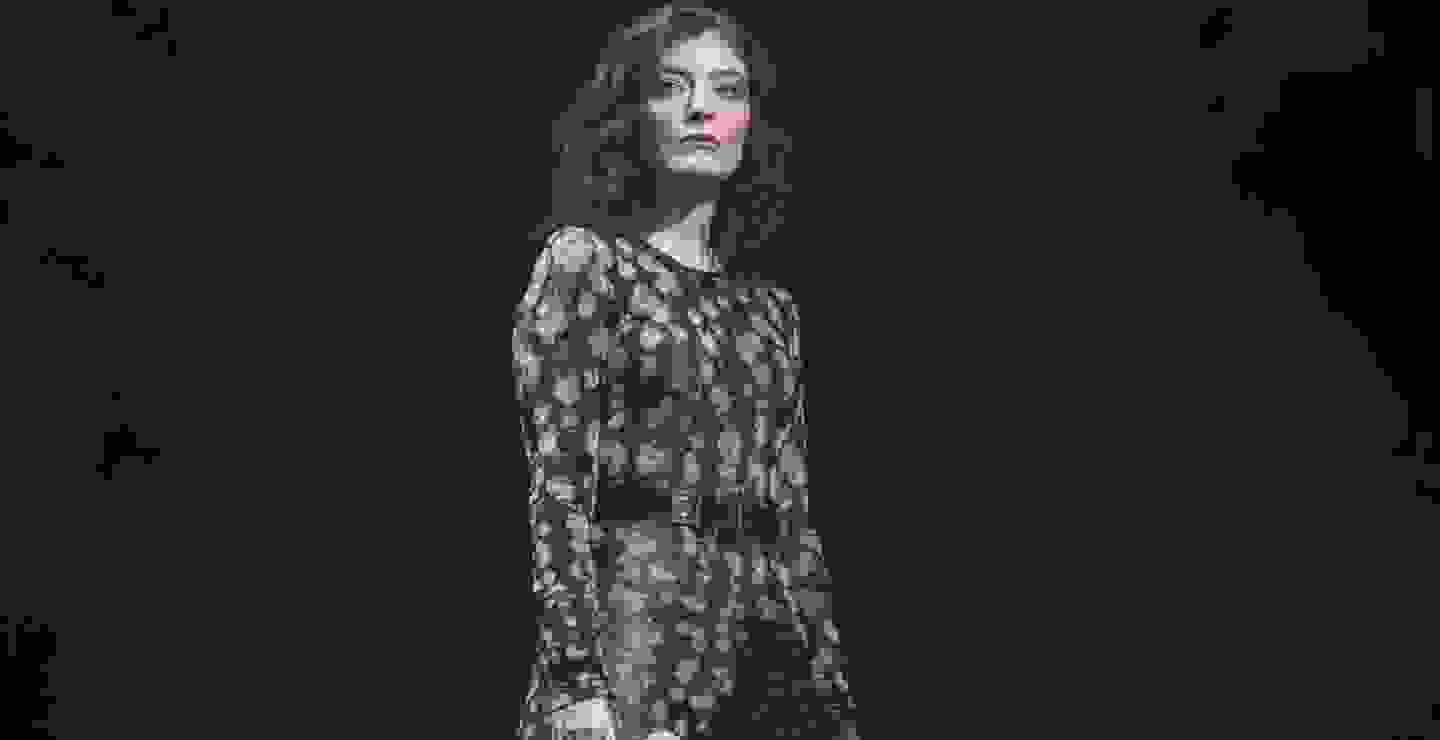 Lorde realiza cover a Frank Ocean y canta nuevo tema