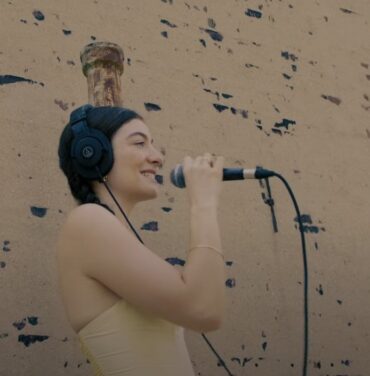 Lorde y Jack Antonoff versionan “Torn” de Natalie Imbruglia