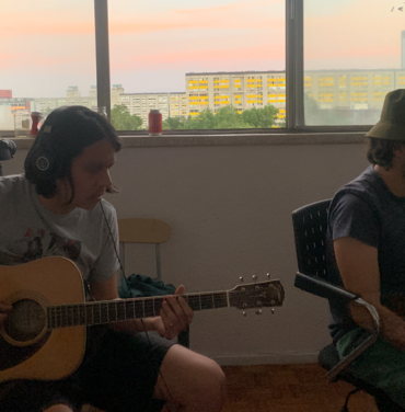 “Otra vez (Otra vez)” a bailar con el videoclip de Los Blenders