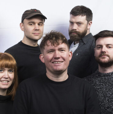 Los Campesinos! comparte dos álbumes remasterizados