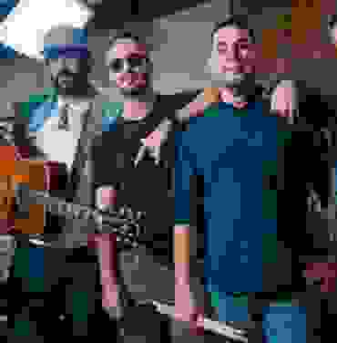 Los Claxons anuncia 'Caminando en Fuego', su nuevo álbum