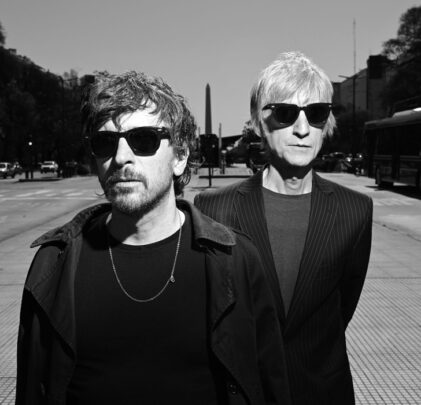 Escucha 'Centro', el nuevo álbum de Los Látigos