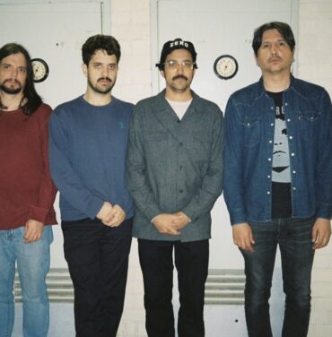 Los Mundos estrena “Humo Negro”