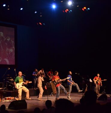 Una noche llena de fuerza, baile y comunión con Los Rastrillos