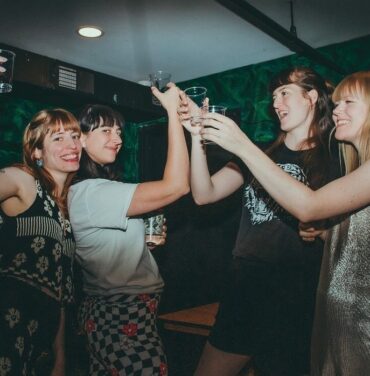 Los Bitchos comparte cover a King Gizzard