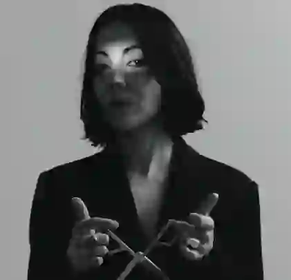 Lucrecia Dalt anuncia su nuevo álbum con “divina”