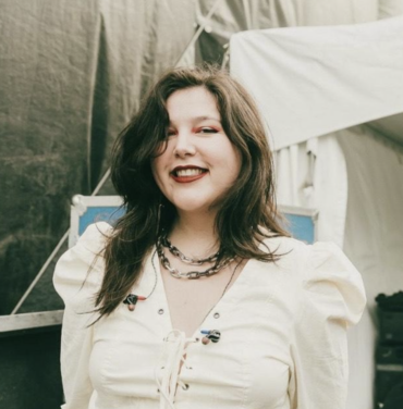 Lucy Dacus comparte dos covers en homenaje a Carole King