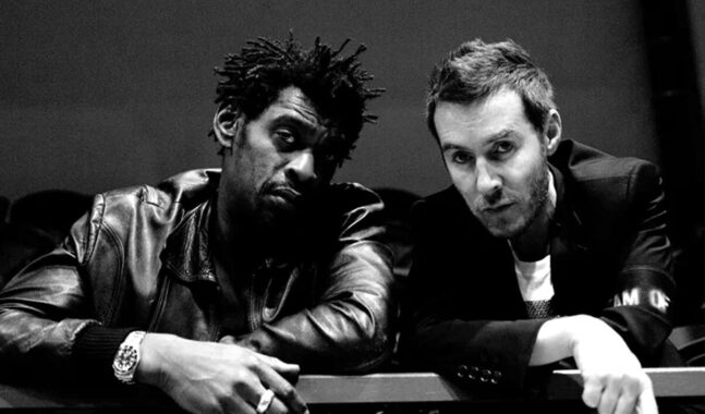 Massive Attack le canta a la Luna en “Everything is Going According to Plan”